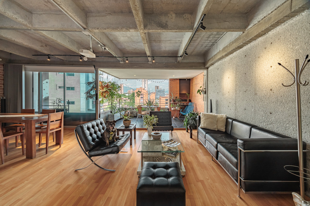 Apartamento tipo loft industrial con balcón y vista Sector La Florida, El Poblado