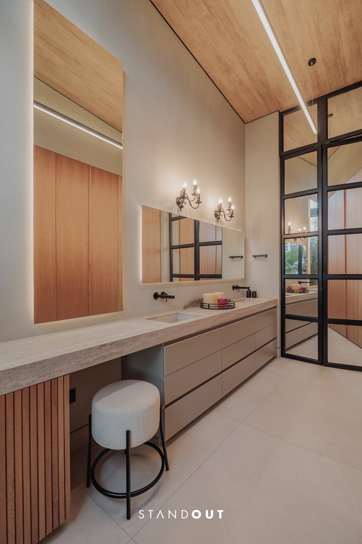 Penthouse en El Poblado con piscina privada, vista a la ciudad y acabados de lujo