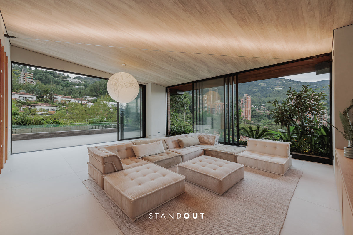 Penthouse en El Poblado con piscina privada, vista a la ciudad y acabados de lujo