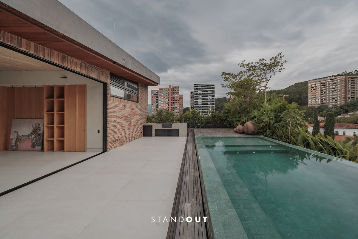 Penthouse en El Poblado con piscina privada, vista a la ciudad y acabados de lujo