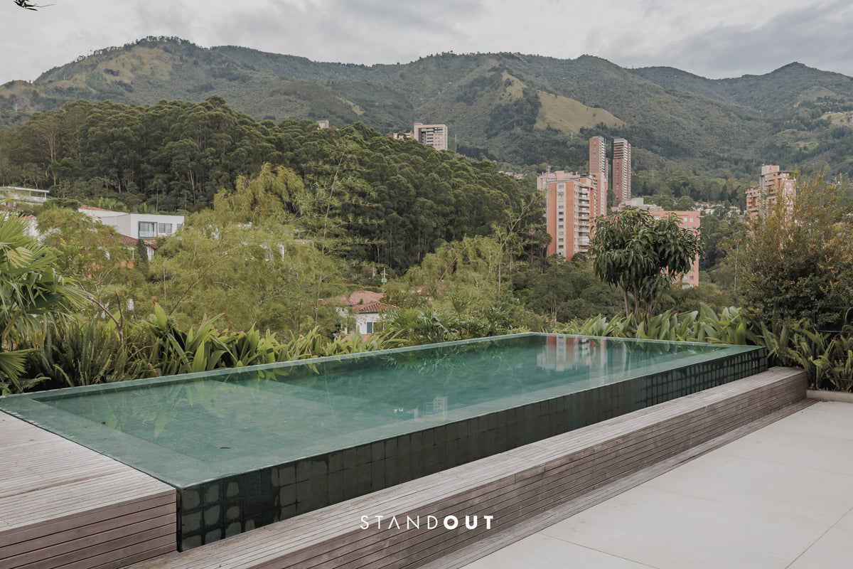 Penthouse en El Poblado con piscina privada, vista a la ciudad y acabados de lujo