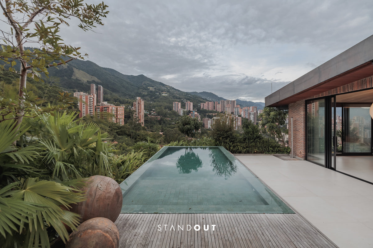 Penthouse en El Poblado con piscina privada, vista a la ciudad y acabados de lujo