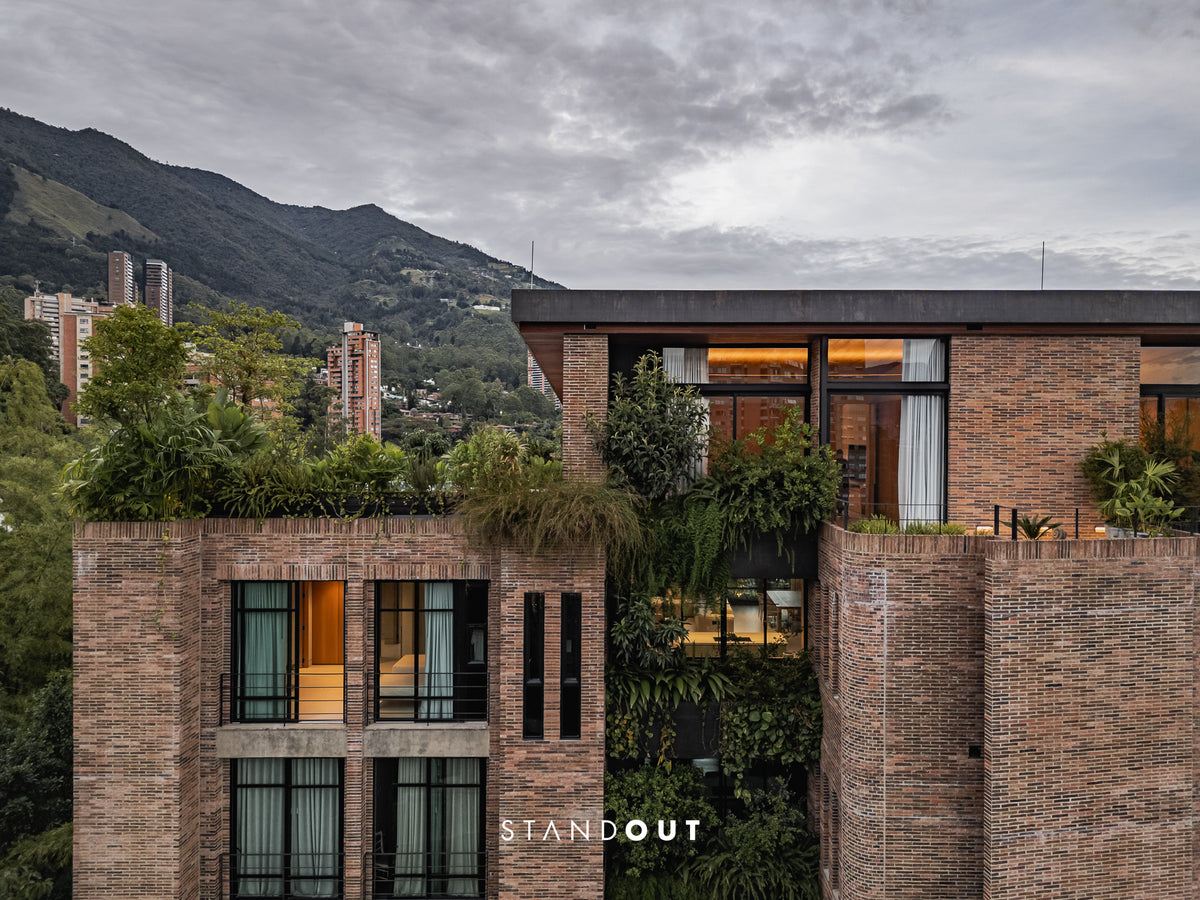 Penthouse en El Poblado con piscina privada, vista a la ciudad y acabados de lujo