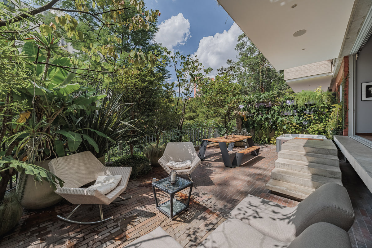 Apartamento en El Poblado con terraza privada y jacuzzi, cerca de Provenza