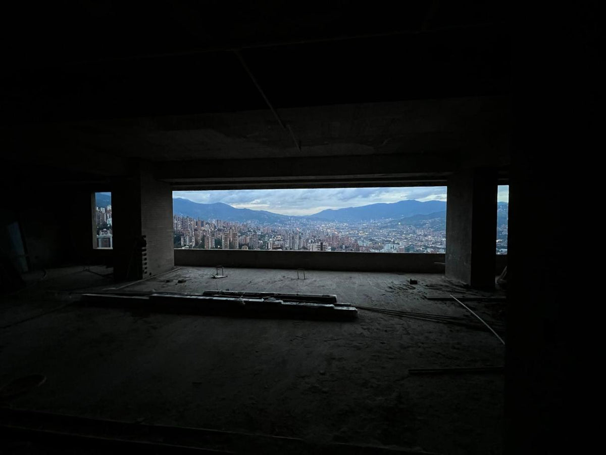 Penthouse Sector Vía Las Palmas · Parcialmente terminado con la mejor vista a Medellín 3 BR