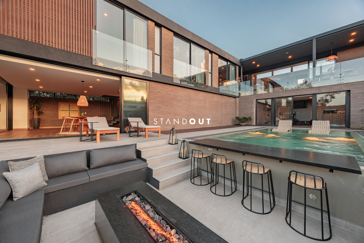 Casa moderna en Alto de las Palmas con vista al lago, piscina climatizada y diseño de lujo