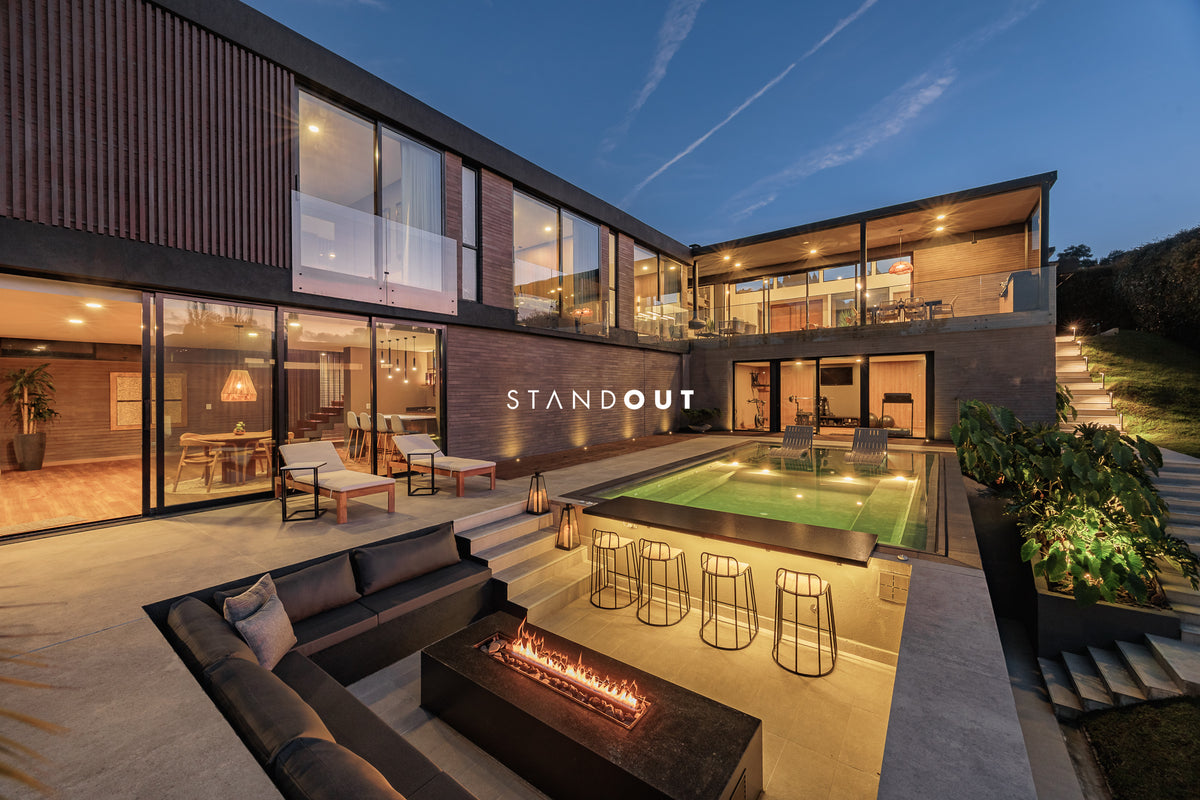 Casa moderna en Alto de las Palmas con vista al lago, piscina climatizada y diseño de lujo