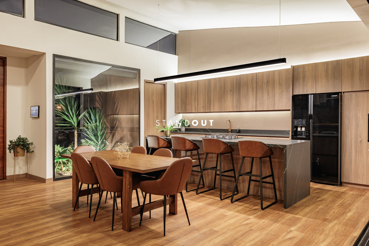 Casa moderna en Alto de las Palmas con vista al lago, piscina climatizada y diseño de lujo