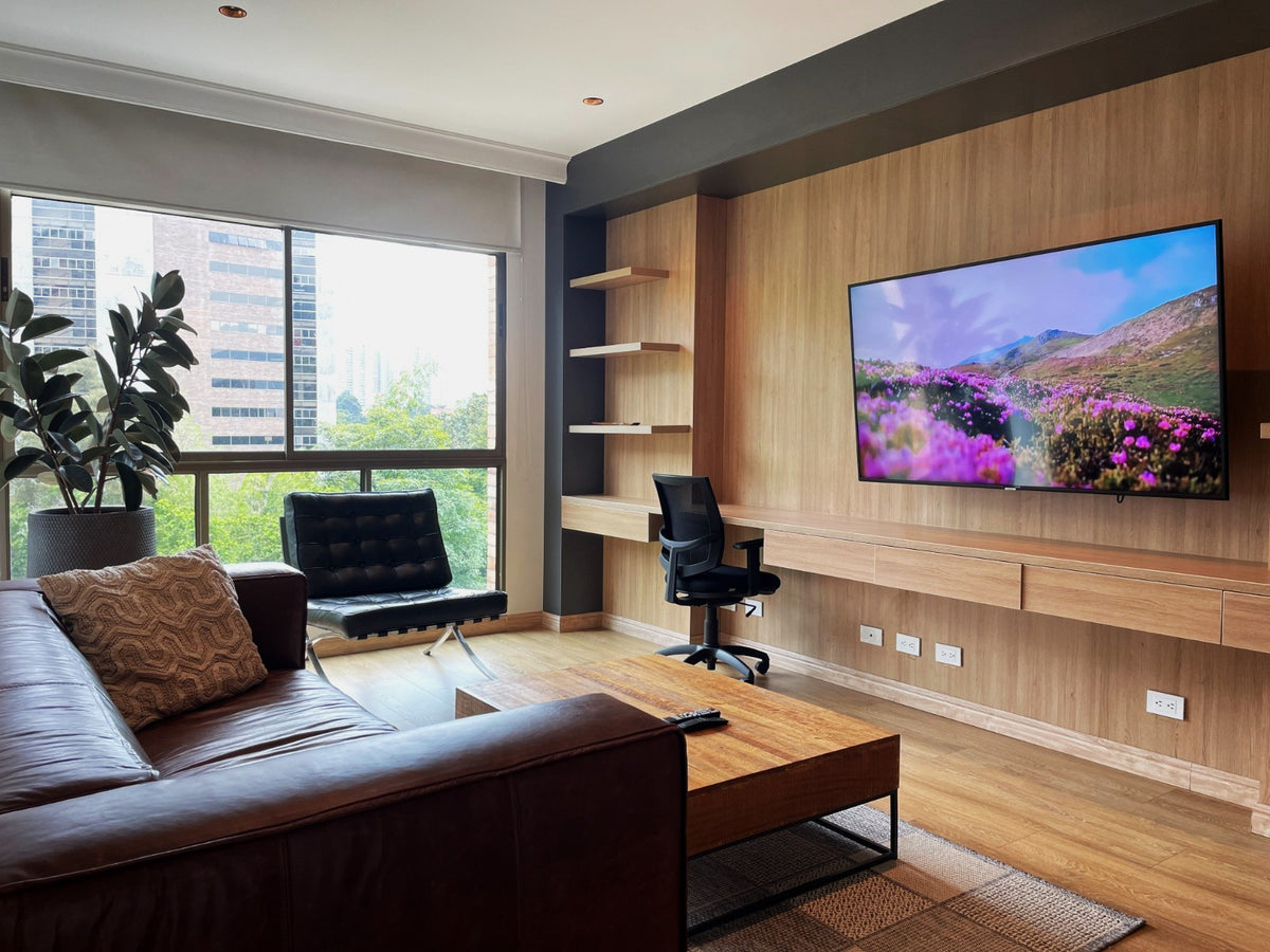 Apartamento 2 BR Sector Poblado Alto con vista panorámica + 1 BR de servicio