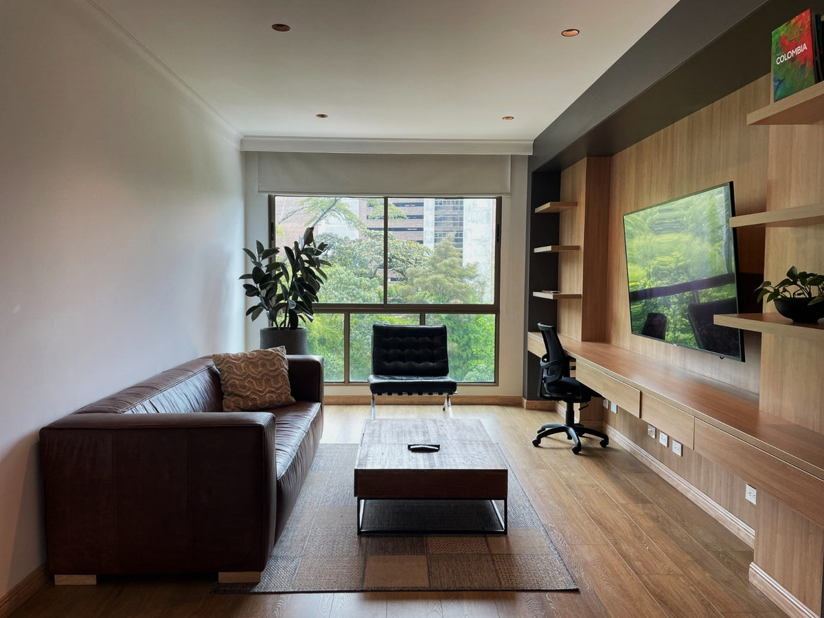 Apartamento 2 BR Sector Poblado Alto con vista panorámica + 1 BR de servicio