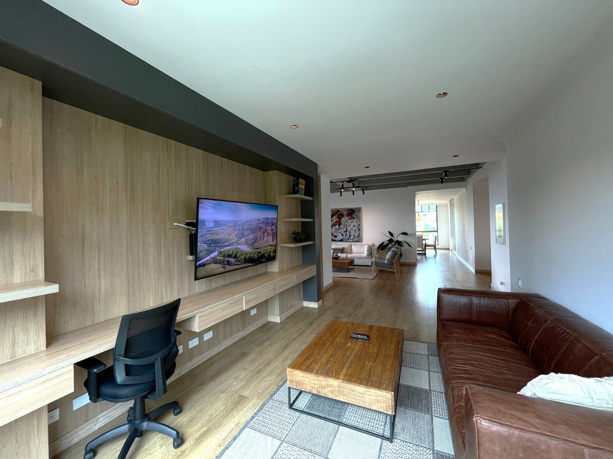 Apartamento 2 BR Sector Poblado Alto con vista panorámica + 1 BR de servicio