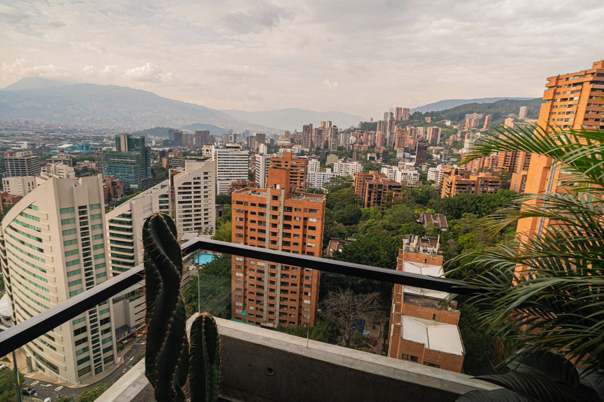 Penthouse Exclusivo con Terraza y Jacuzzi 1 BR Sector Loma de los Parra