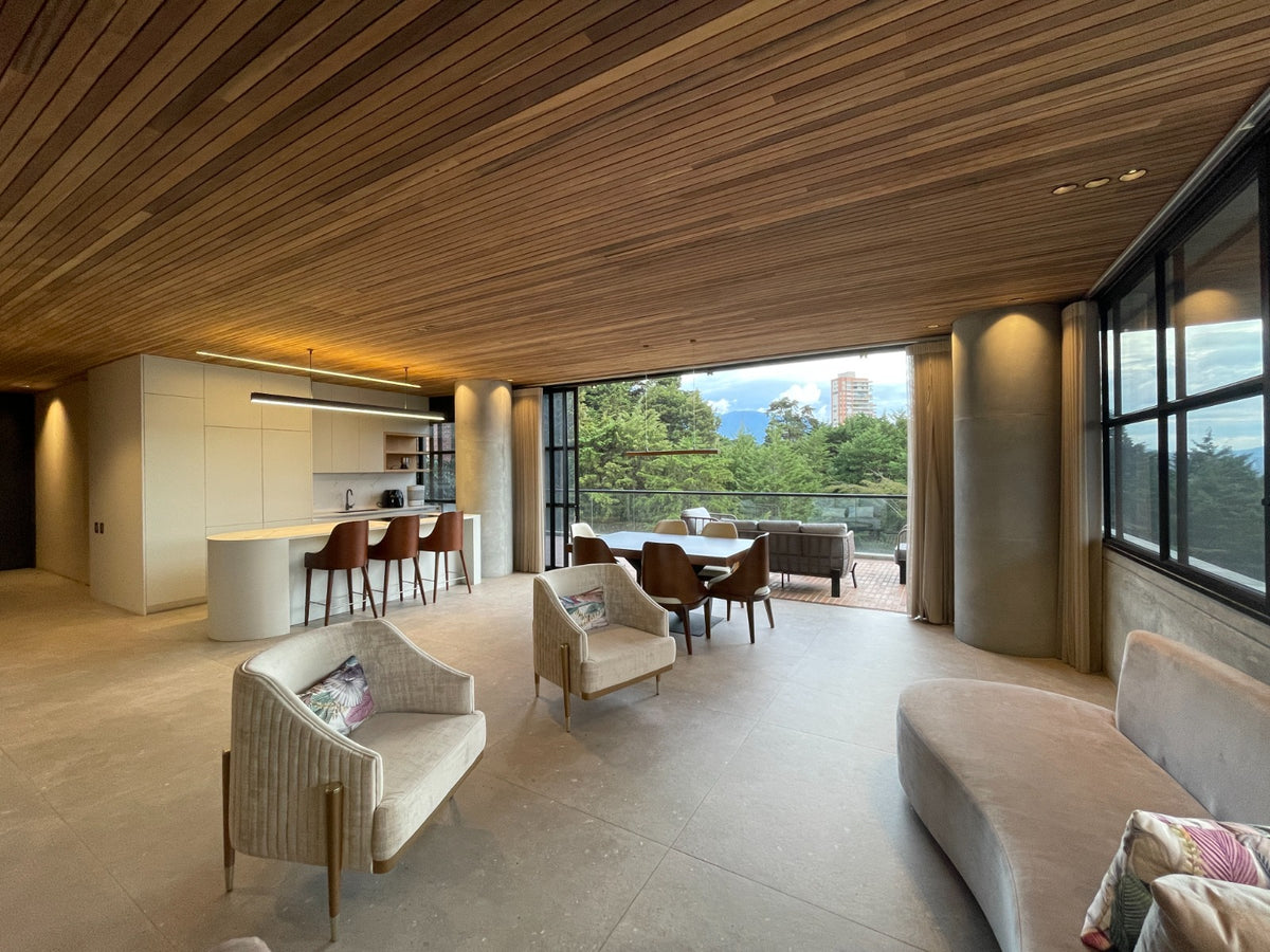 Apartamento con balcón y vista a Medellín, Sector El Tesoro