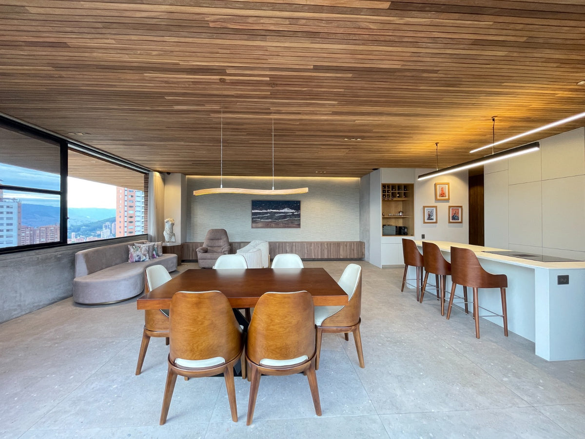 Apartamento con balcón y vista a Medellín, Sector El Tesoro