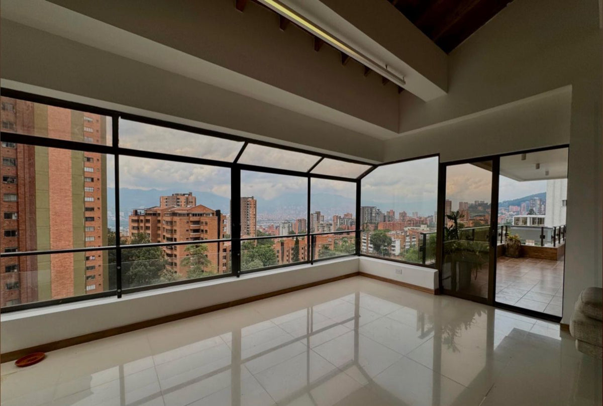 Apartment with excellent layout - Jacuzzi Poblado 4 BR