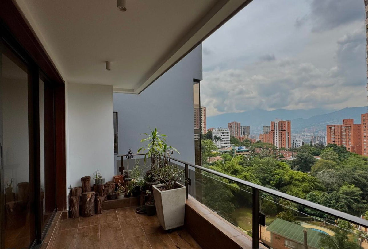 Apartment with excellent layout - Jacuzzi Poblado 4 BR