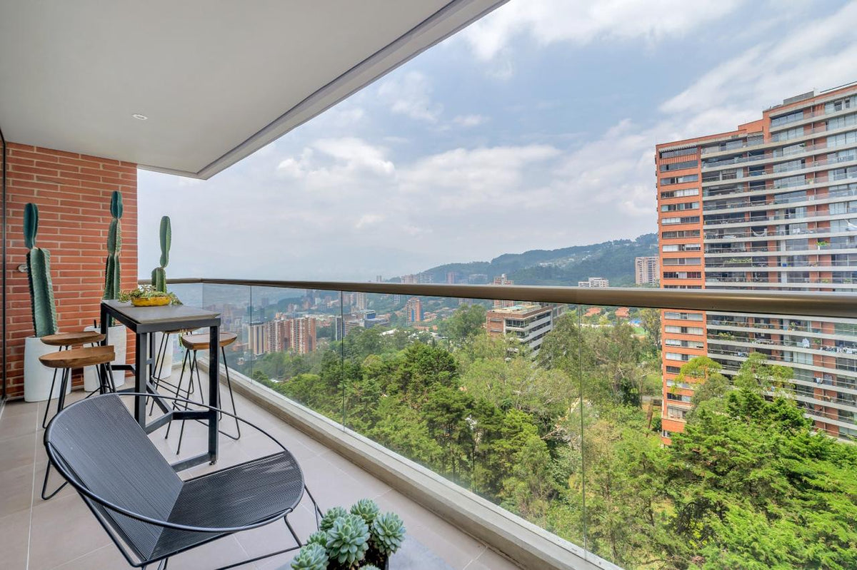 Apartamento con balcón & vista panorámica Sector Poblado 2 BR