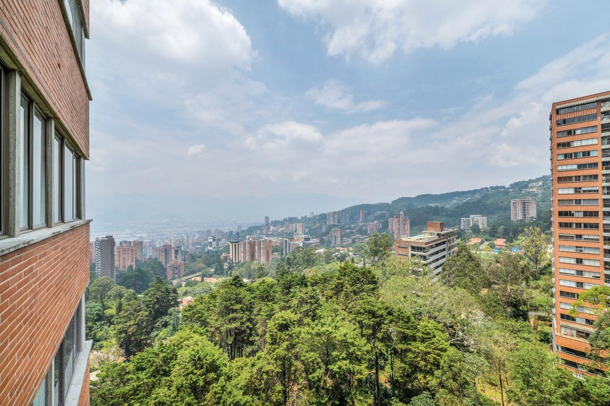 Apartamento con balcón & vista panorámica Sector Poblado 2 BR