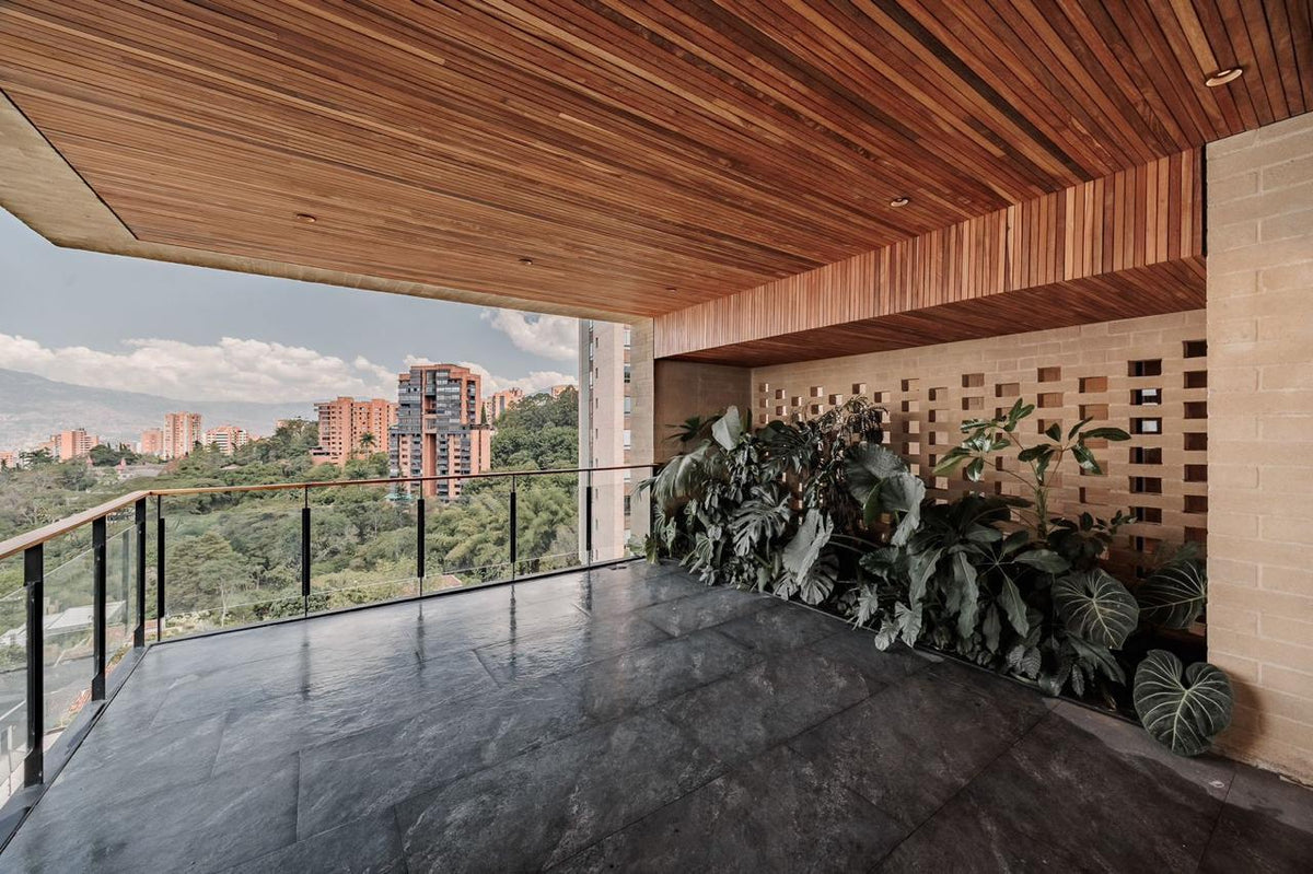 Exclusive Apartment in El Poblado, Near the Country Club – Private Terrace and Comfort