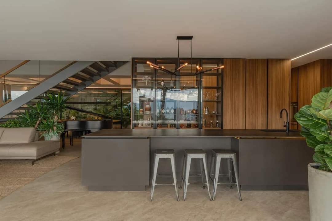 Exclusiva Casa en Los Balsos – Diseño Contemporáneo, Naturaleza y Lujo en Medellín