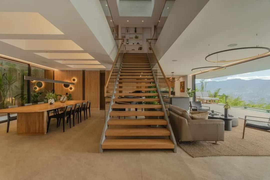 Exclusiva Casa en Los Balsos – Diseño Contemporáneo, Naturaleza y Lujo en Medellín