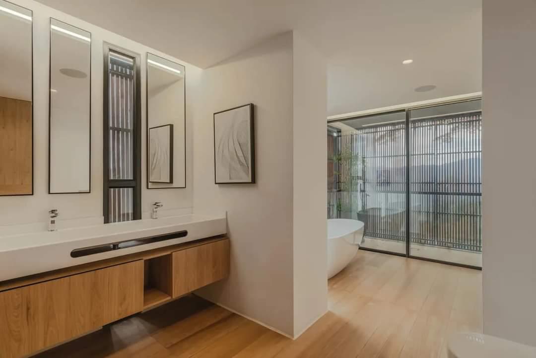 Exclusiva Casa en Los Balsos – Diseño Contemporáneo, Naturaleza y Lujo en Medellín