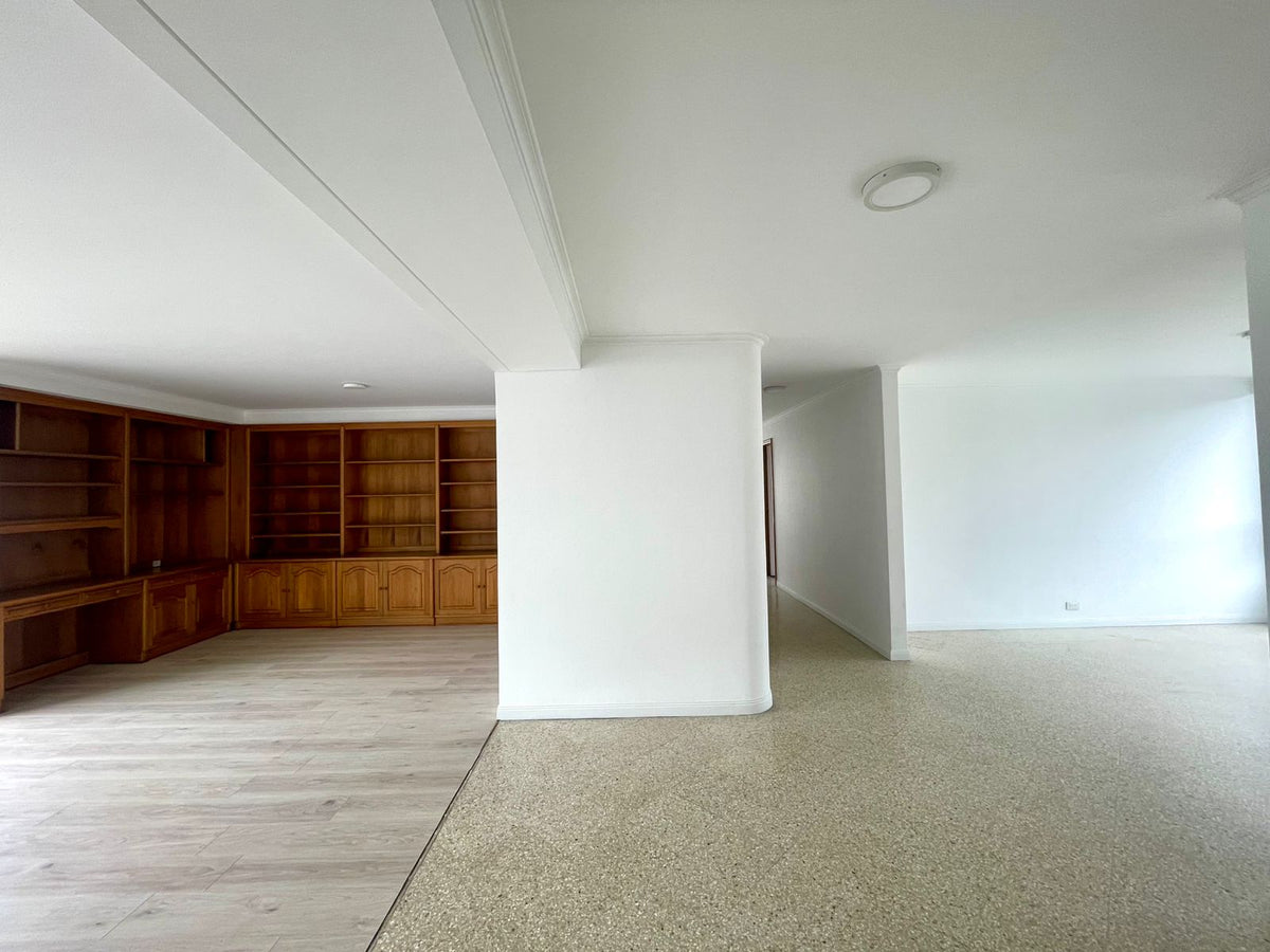 Apartamento Oportunidad para remodelar cerca de la Clínica Medellín del Poblado 4 BR