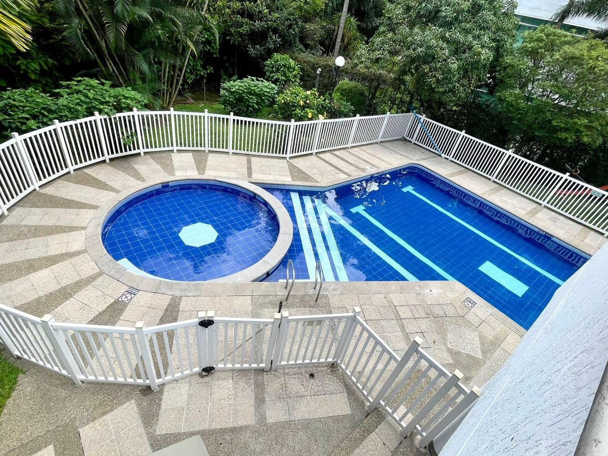 Apartamento Oportunidad para remodelar cerca de la Clínica Medellín del Poblado 4 BR