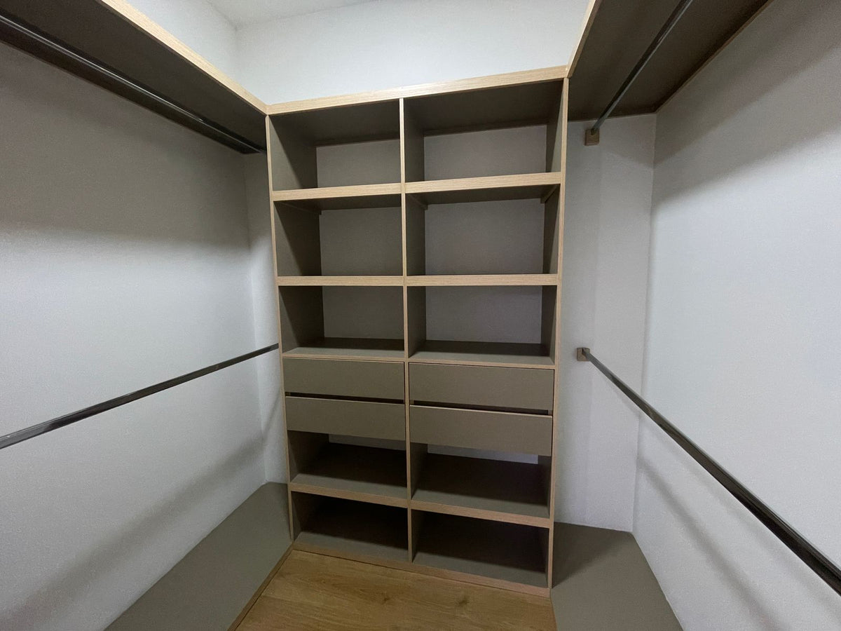 Apartamento con Vista a Reserva Natural en Las Lomas I – Diseño Moderno, Balcón y Luz Natural