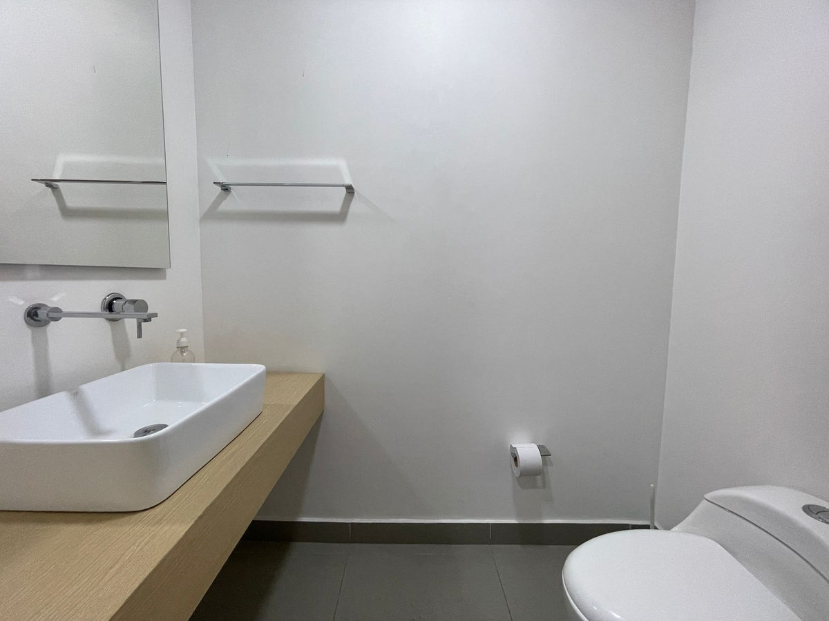 Apartamento con Vista a Reserva Natural en Las Lomas I – Diseño Moderno, Balcón y Luz Natural