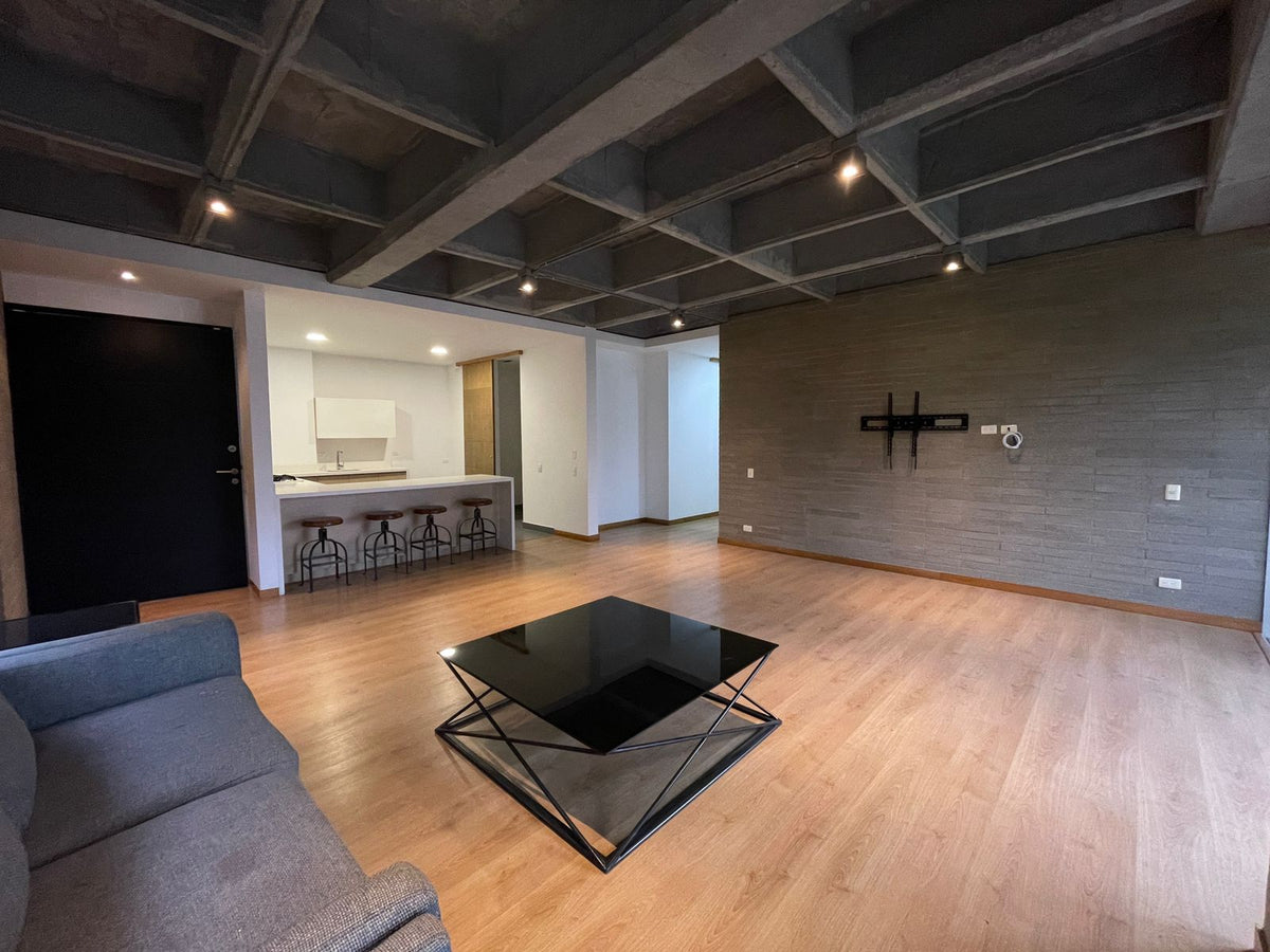 Apartamento con Vista a Reserva Natural en Las Lomas I – Diseño Moderno, Balcón y Luz Natural