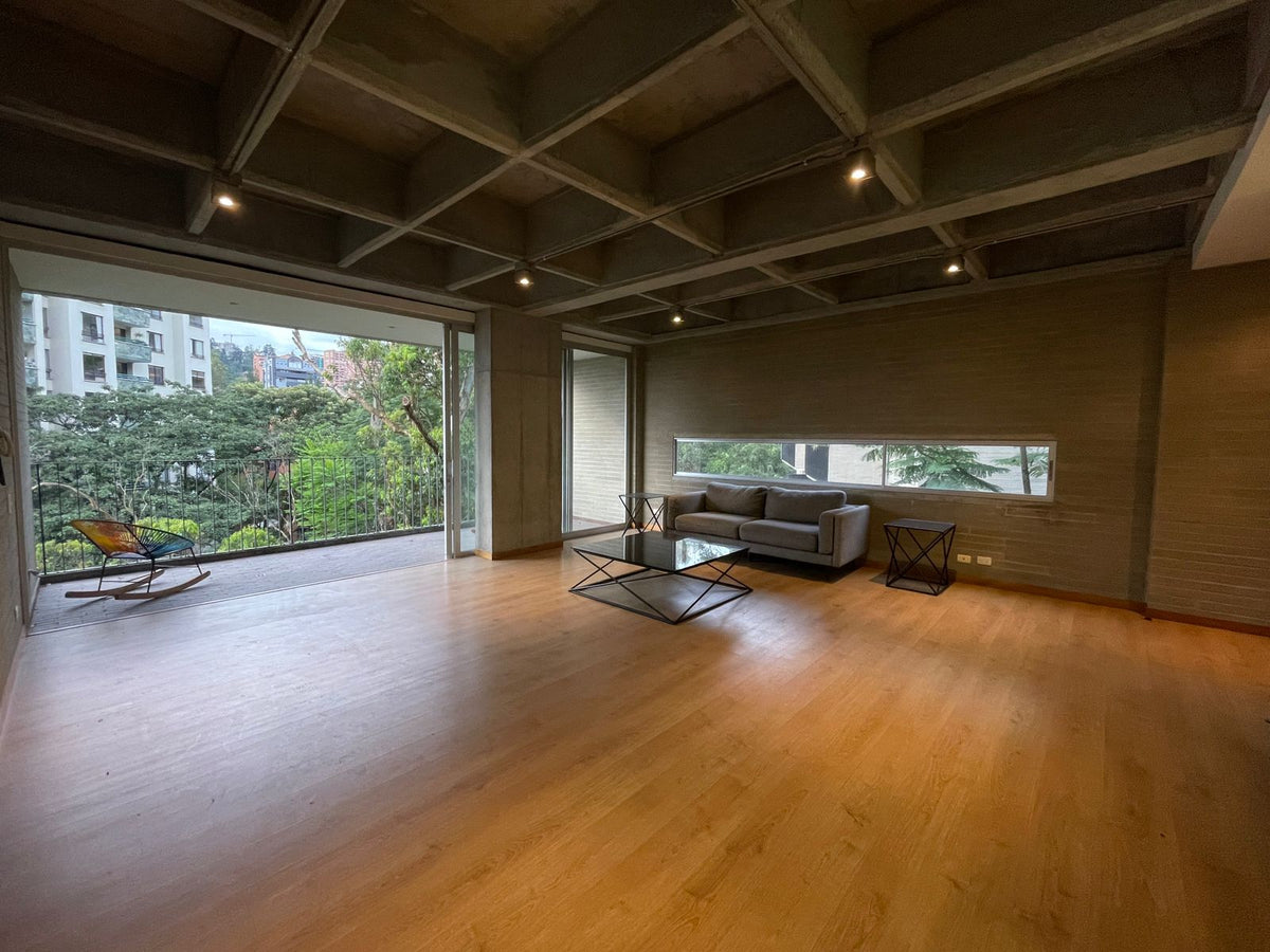 Apartamento con Vista a Reserva Natural en Las Lomas I – Diseño Moderno, Balcón y Luz Natural