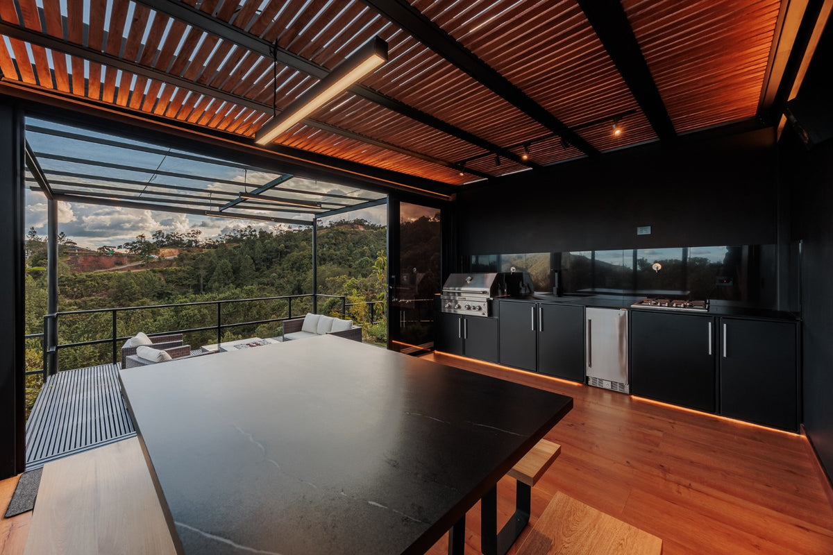 Modern house in Alto del Escobero overlooking a forest reserve