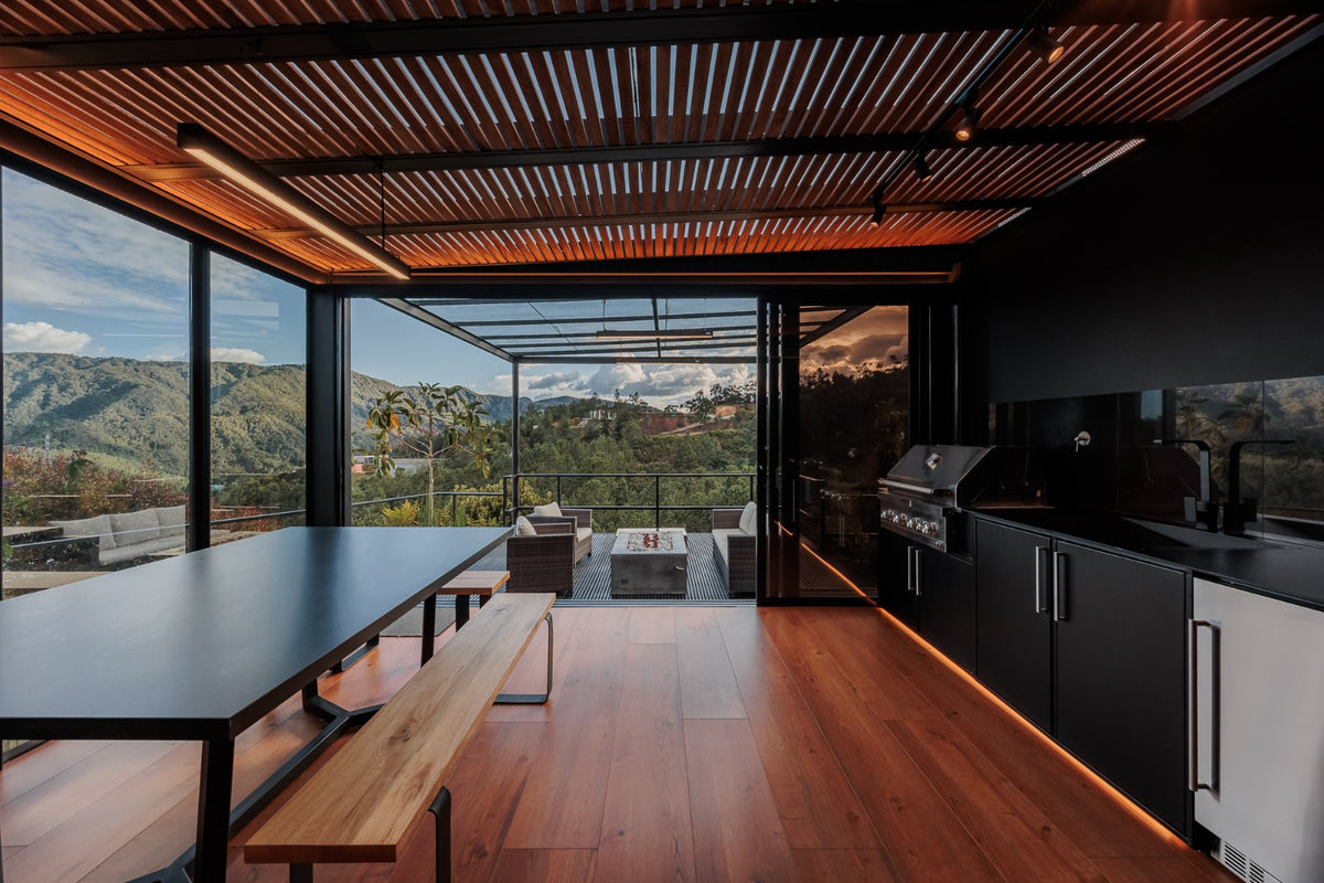 Modern house in Alto del Escobero overlooking a forest reserve