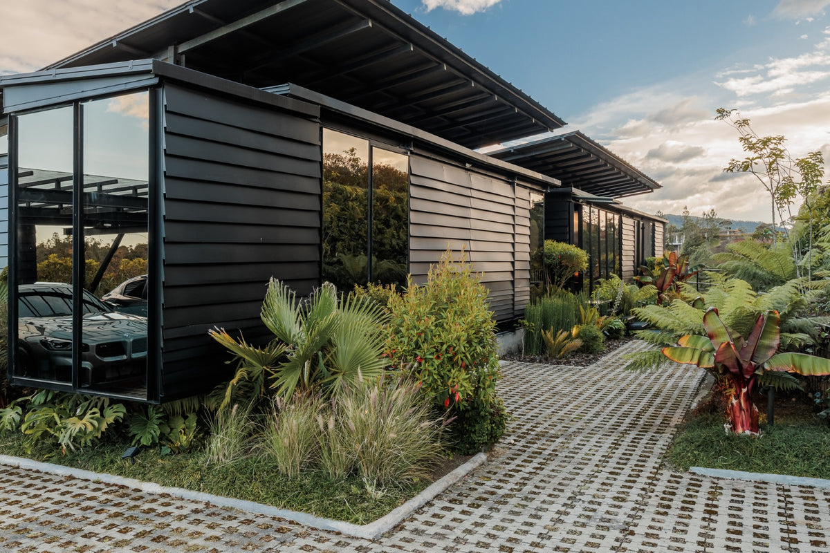 Modern house in Alto del Escobero overlooking a forest reserve