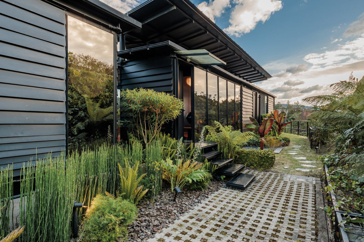 Modern house in Alto del Escobero overlooking a forest reserve