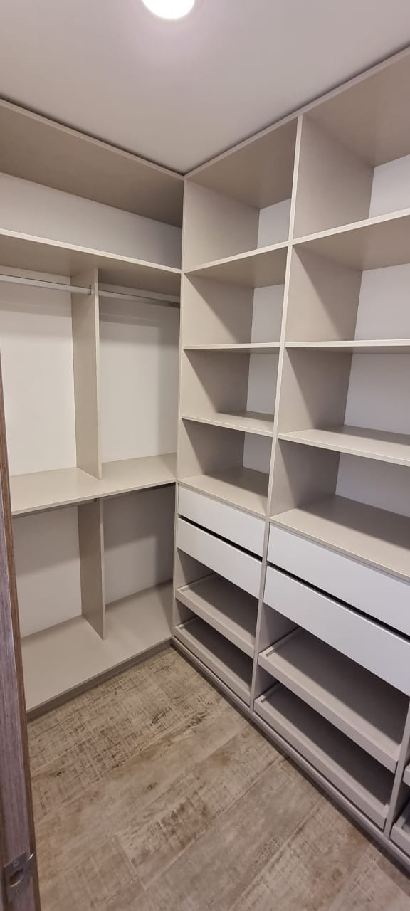 Apartment in El Poblado, 230 m² – High floor in the Lalinde sector