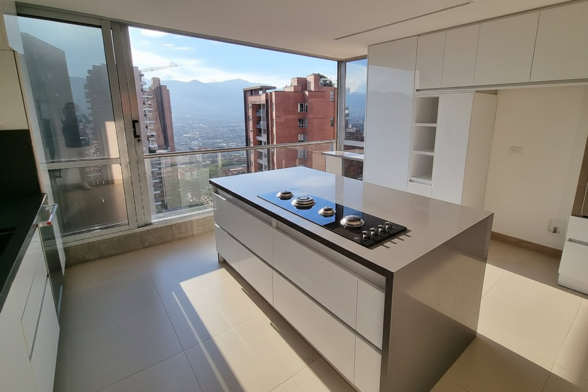 Apartamento en El Poblado, 230 m² – Piso alto en sector Lalinde
