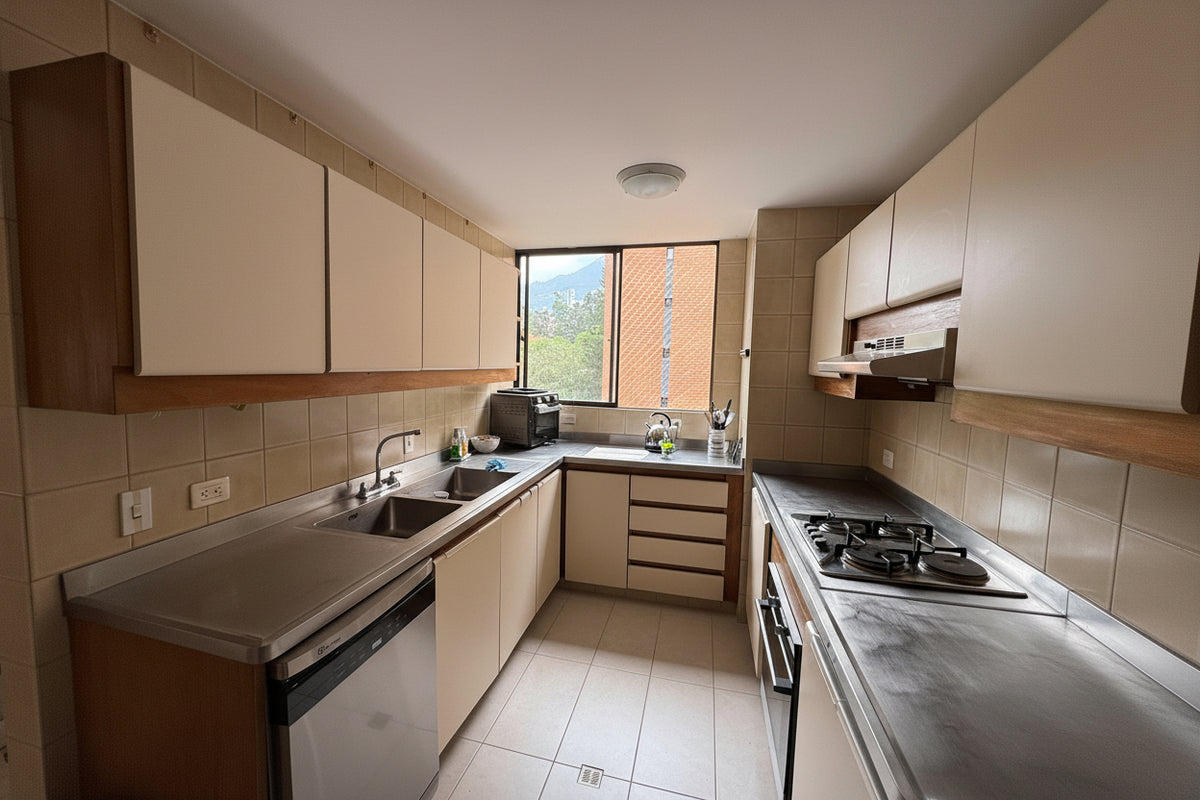 Apartamento amplio para remodelar en La Tomatera, cerca de La 10 y El Tesoro