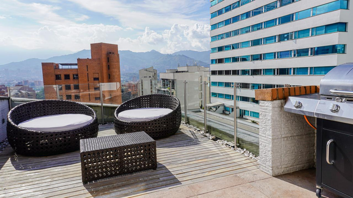 Dúplex amoblado en El Poblado con terraza y vista panorámica