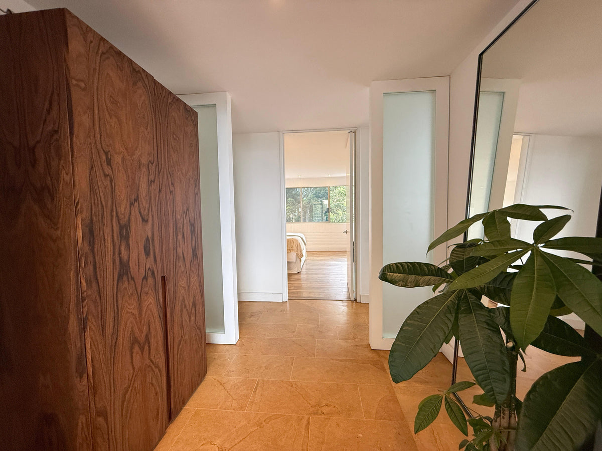 Apartamento en venta en Los Balsos, El Poblado con vista a la ciudad y amplios espacios