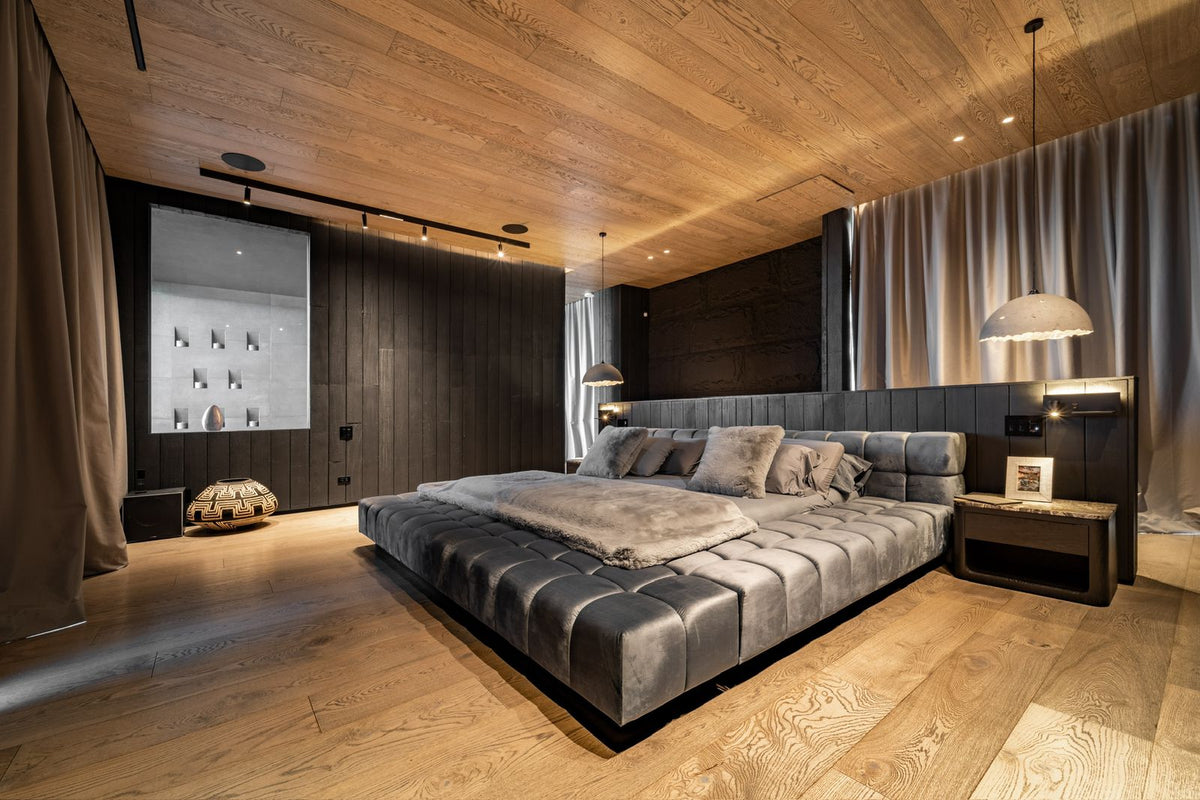 Casa domotizada con bosque nativo, espejo de agua y tecnología inteligente