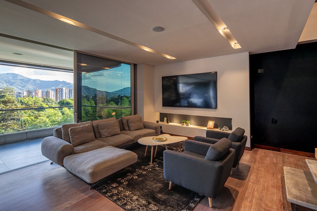 Apartamento dúplex en San Lucas, El Poblado – 170 m² con vista verde y amplios balcones