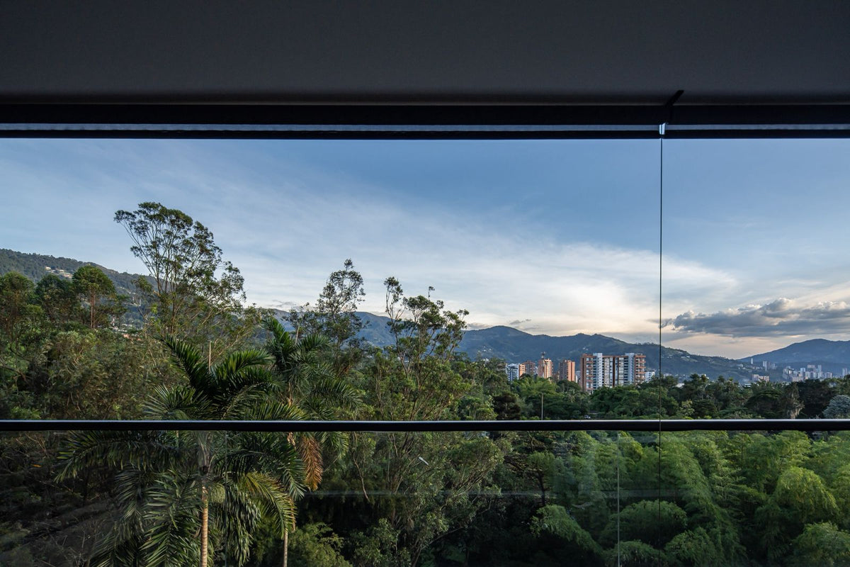 Apartamento dúplex en San Lucas, El Poblado – 170 m² con vista verde y amplios balcones