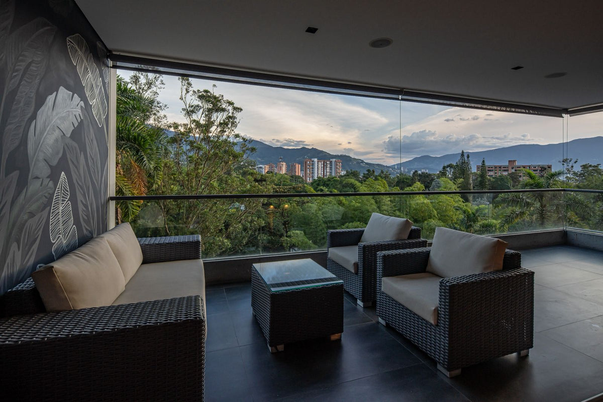 Apartamento dúplex en San Lucas, El Poblado – 170 m² con vista verde y amplios balcones