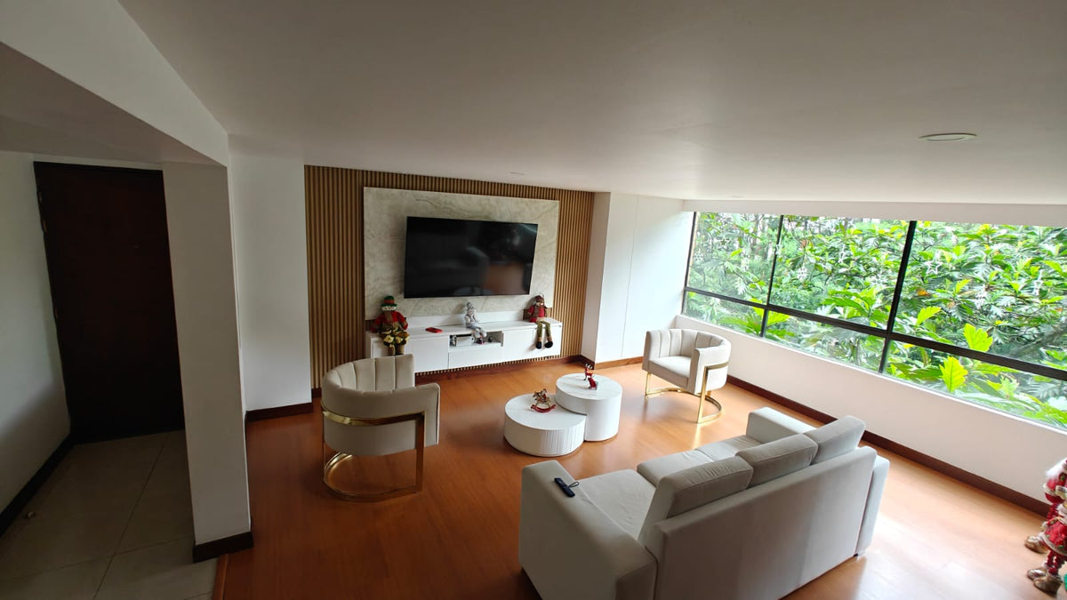 Family apartment in Las Lomas, El Poblado with communal areas