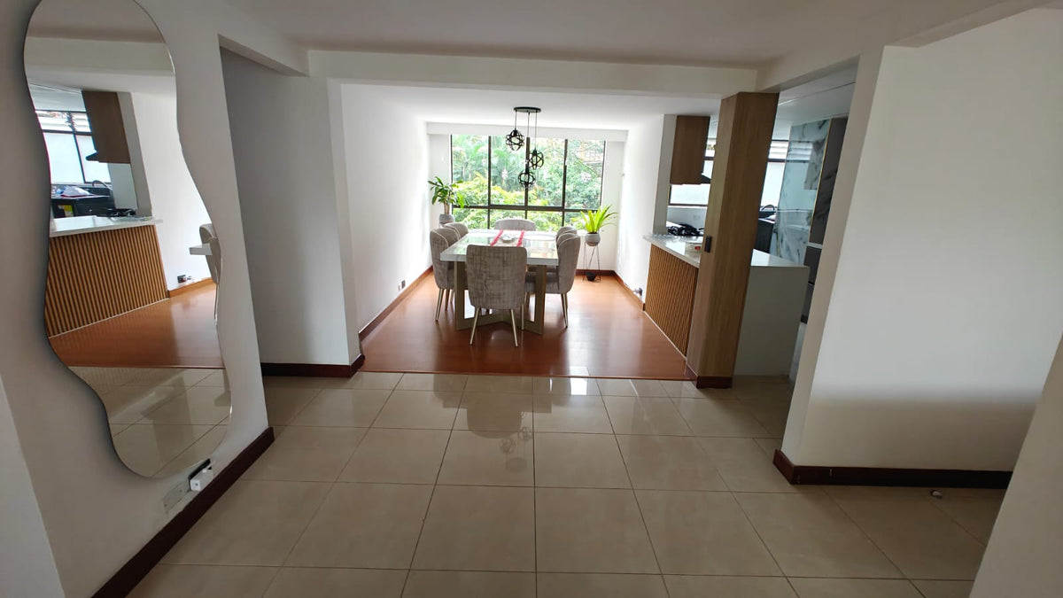 Family apartment in Las Lomas, El Poblado with communal areas