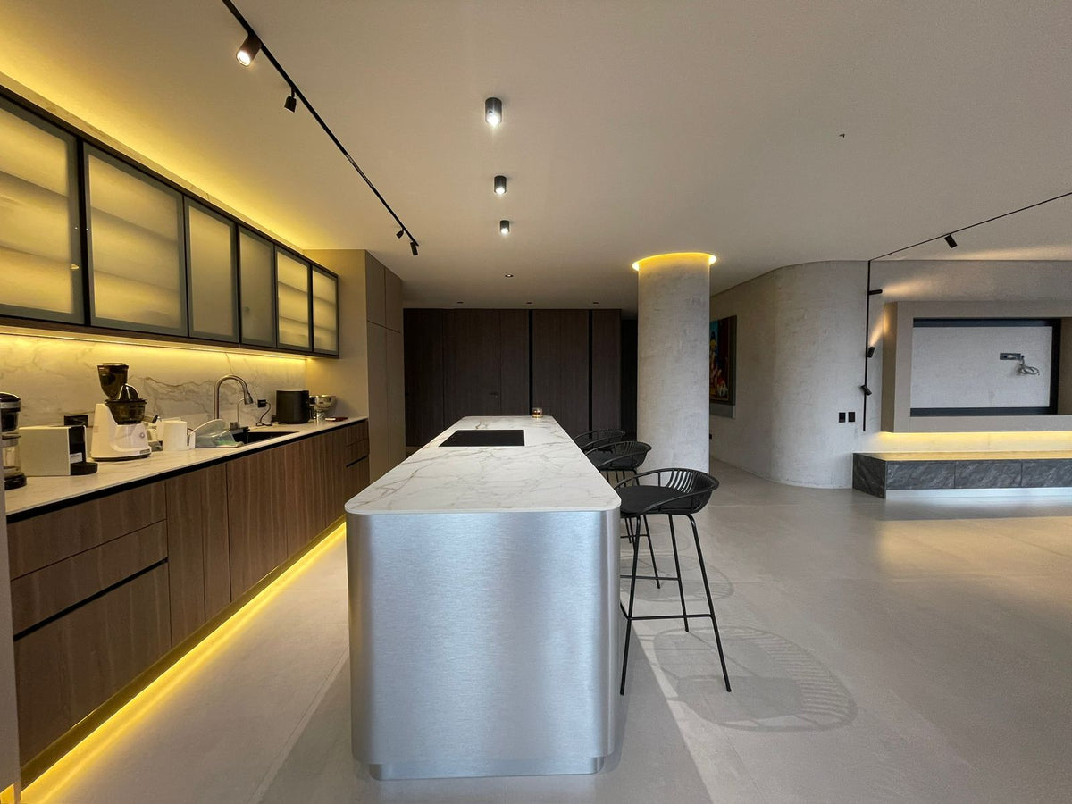 Apartamento Amoblado en El Poblado con Espectacular Terraza y Vista