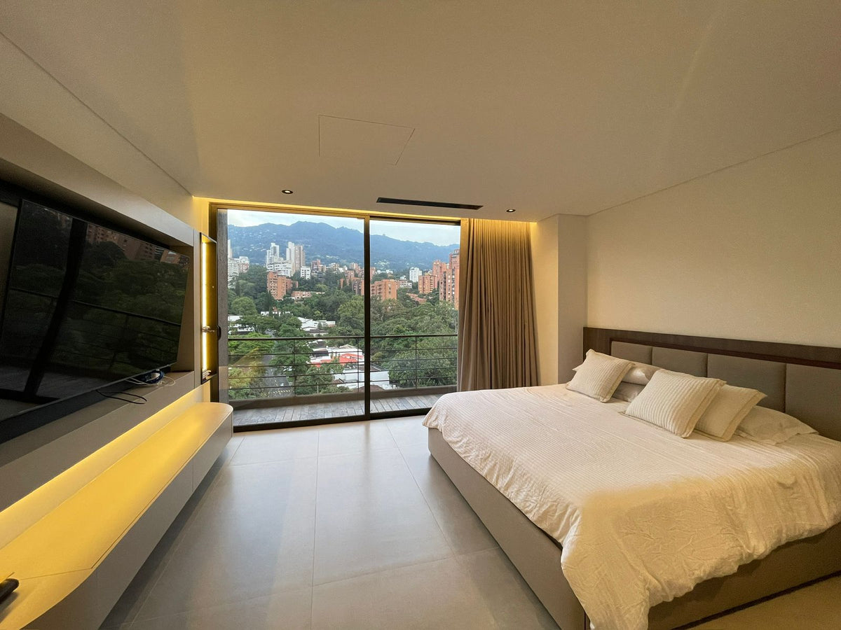 Apartamento Amoblado en El Poblado con Espectacular Terraza y Vista