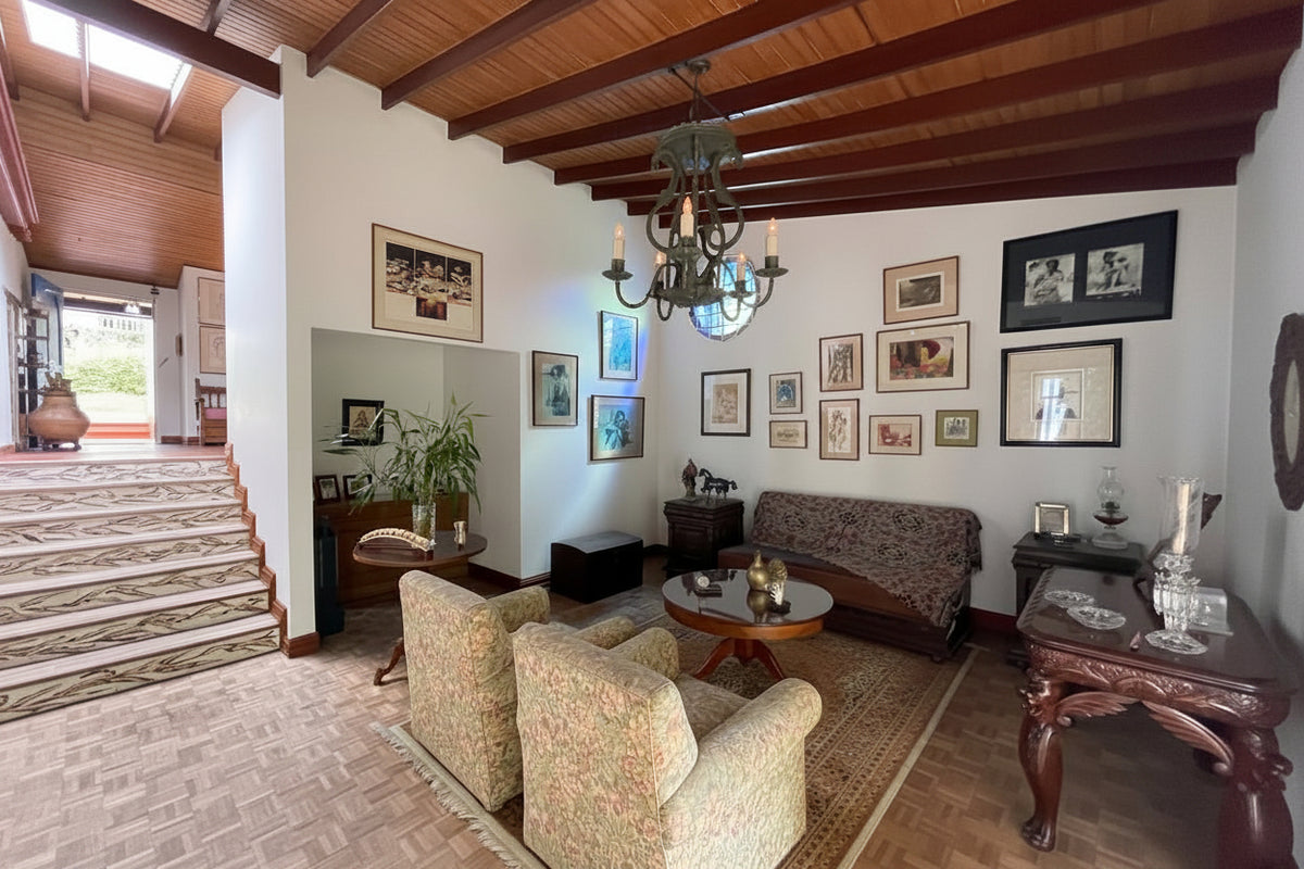Casa de campo en la ciudad para Remodelar con Gran Lote de 1.155 m² en El Poblado